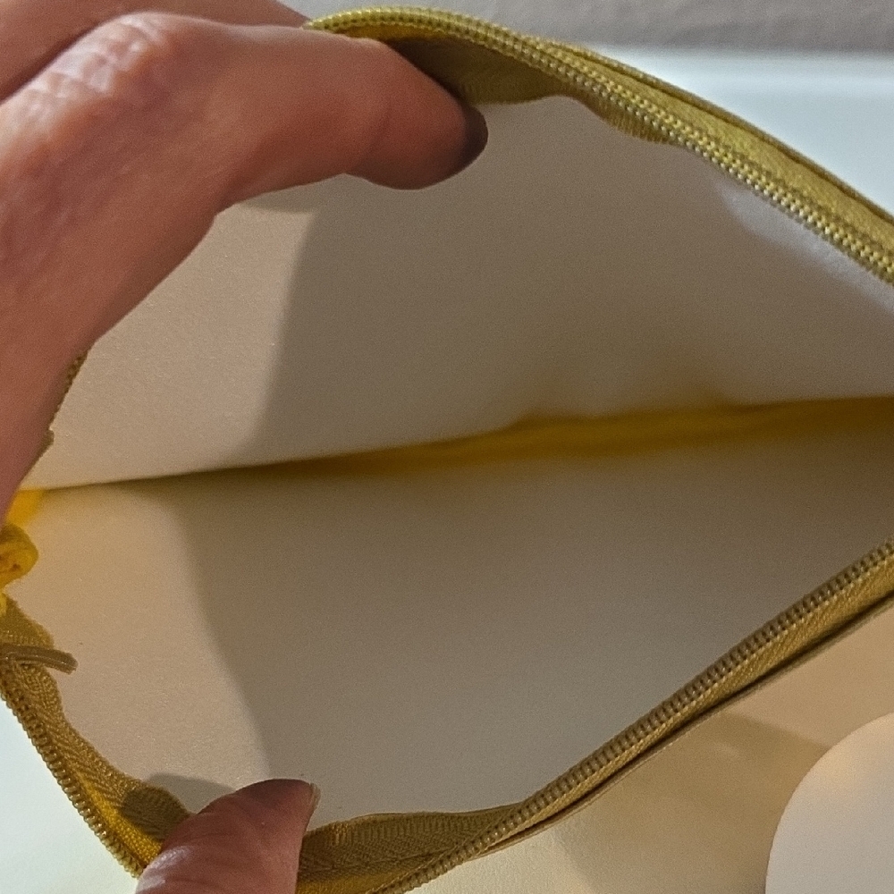 Sac A Cosmetiques Gold Cosmetic Bag NWT - Picture 4 of 4